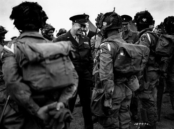502nd PIR, w trakcie wizytacji generała Dwight'a Eisenhower'a, 5 czerwca 1944